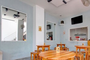 Reception - OYO 93188 Soren Hotel And Coffee (Sawit)