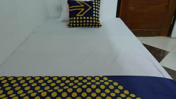 Basic Single Room | Soundproofing, free WiFi, bed sheets