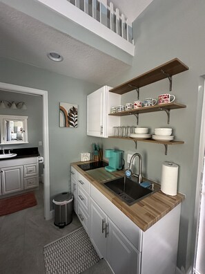 Fridge, microwave, oven, stovetop - Cute Studio just 2 blocks from New Smyrna Beach & Flagler Ave. (New Smyrna Beach)