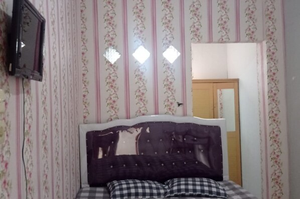 スタンダード ダブルルーム | デスク、WiFi (無料)、ベッドシーツ