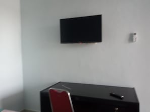 Standard Double Room | Desk, free WiFi, bed sheets
