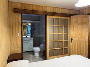 Cabin, 3 Bedrooms, Pets Allowed, Garden View | 2 bedrooms, individually decorated, individually furnished