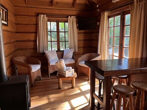 Cabane, 2 chambres, animaux de compagnie acceptés, vue cour intérieure | Décoration personnalisée, ameublement personnalisé