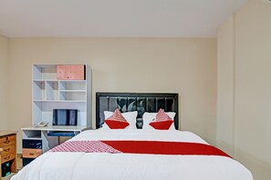 Free WiFi, bed sheets - OYO 91951 Almira Homestay Syariah (Pekanbaru)