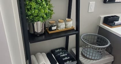 Cozy Suite: Private and peaceful 2 bedroom basement suite with keyless entry