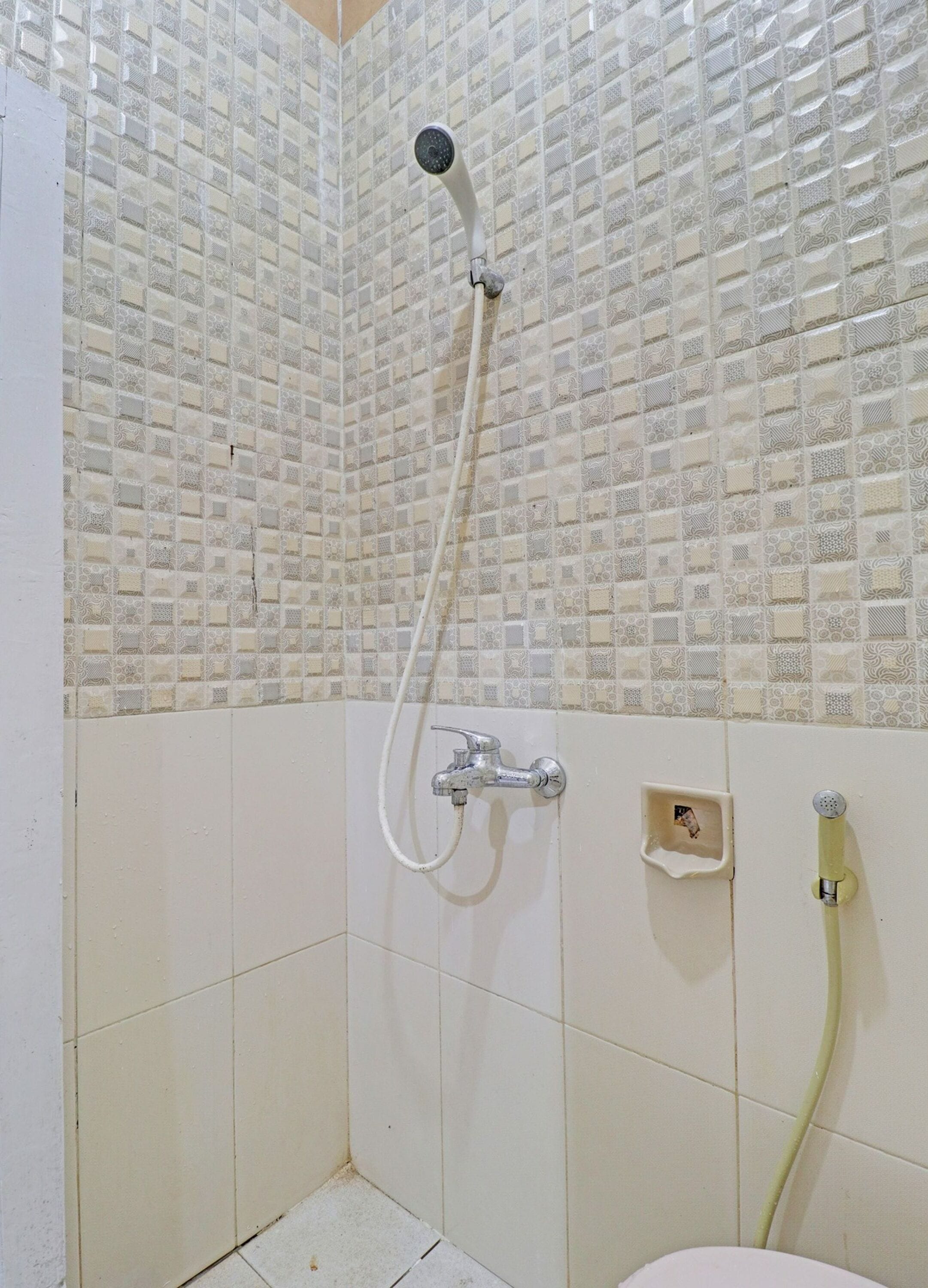 デラックス ダブルルーム | バスルーム | シャワー、タオル、石鹸、シャンプー