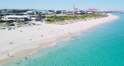 Spacious Loft House close to River Walks and Pristine Beach!