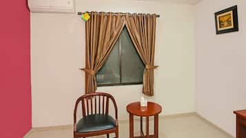 Deluxe Twin Room | 1 bedroom, desk, laptop workspace, WiFi