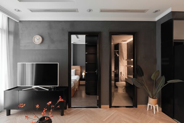 1 bedroom, desk, free WiFi, bed sheets