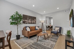 Een televisie en een kantoor