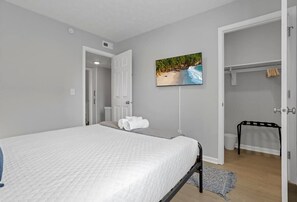 2 bedrooms, desk, iron/ironing board, WiFi