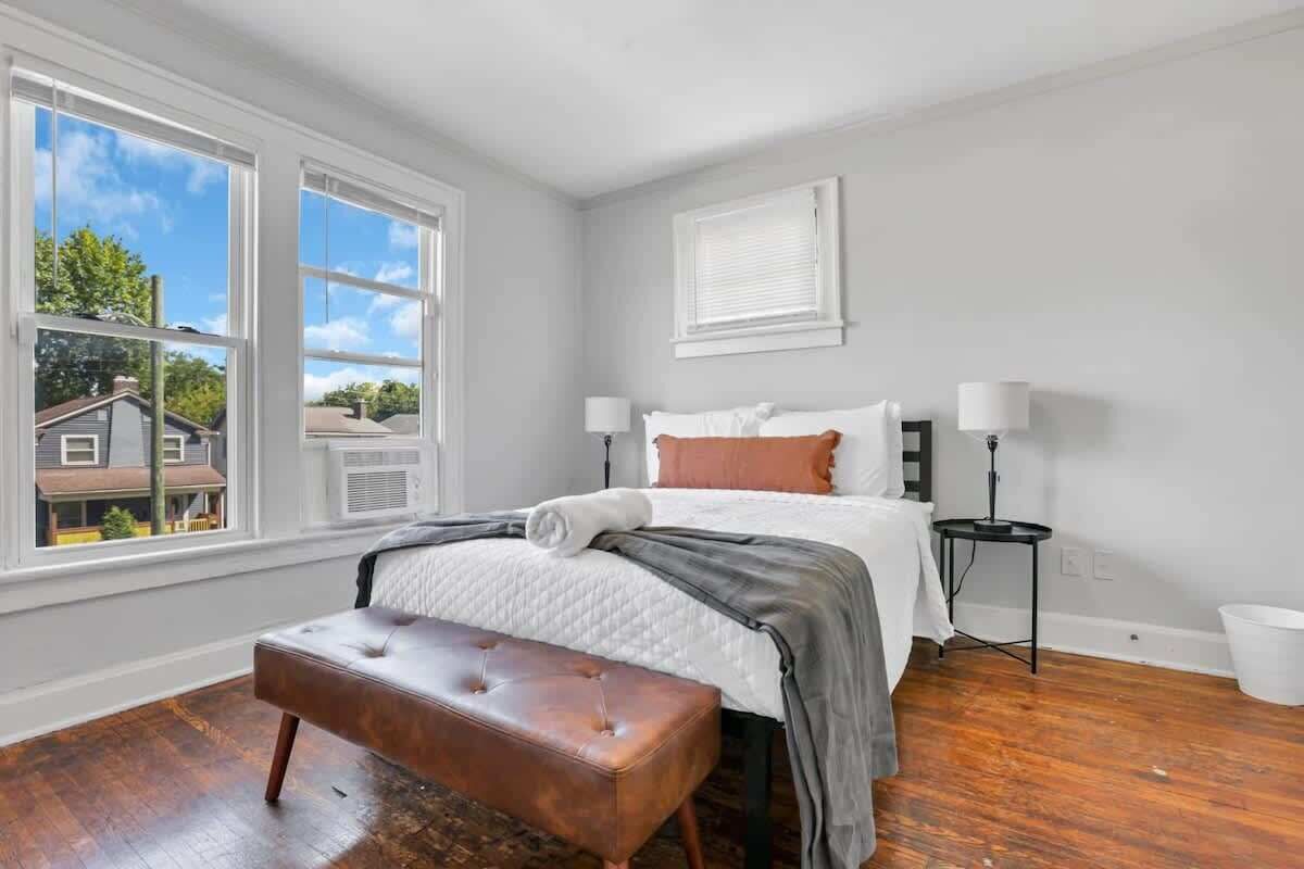 3 habitaciones, escritorio, tabla de planchar con plancha y wifi 