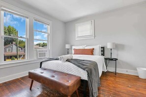 3 sovrum, skrivbord, strykjärn/strykbräda och wi-fi