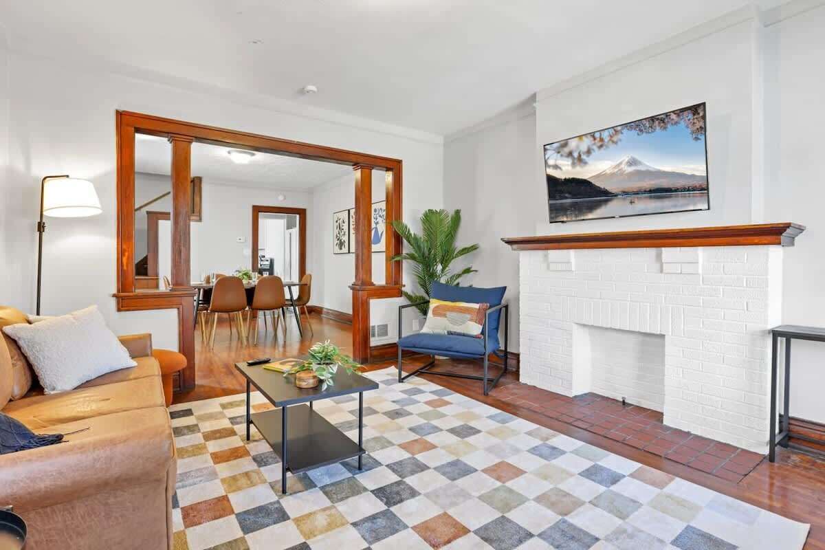 Televisión y oficina 