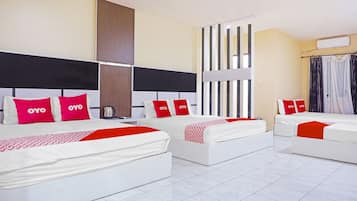 Family Suite | 1 bedroom, desk, free WiFi, bed sheets