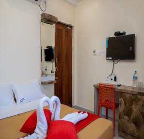 Phòng đôi Deluxe | Bộ đồ giường cao cấp, bàn, truy cập Internet không dây miễn phí 