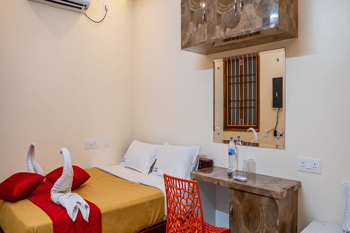 1 habitación, ropa de cama de alta calidad, escritorio y wifi gratis
