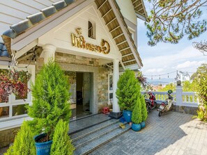Front of property - Capital O 1207 Green Hill Villa Da Lat (Da Lat)