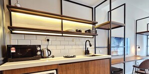 Desk, iron/ironing board, free WiFi, bed sheets - Expressionz Premium Suites at KLCC (Kuala Lumpur)