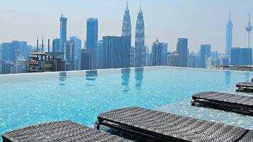 2 outdoor pools