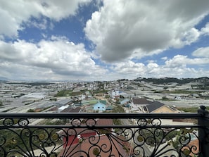Family Room | View from room - Capital O 1208 Phong Van Villa (Da Lat)