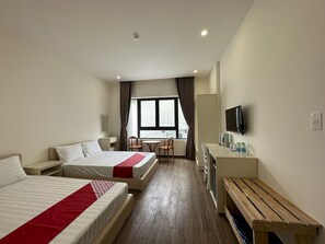 Desk, laptop workspace, free WiFi - Capital O 1208 Phong Van Villa (Da Lat)