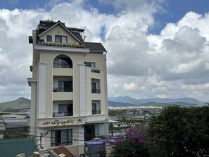 Front of property - Capital O 1208 Phong Van Villa (Da Lat)