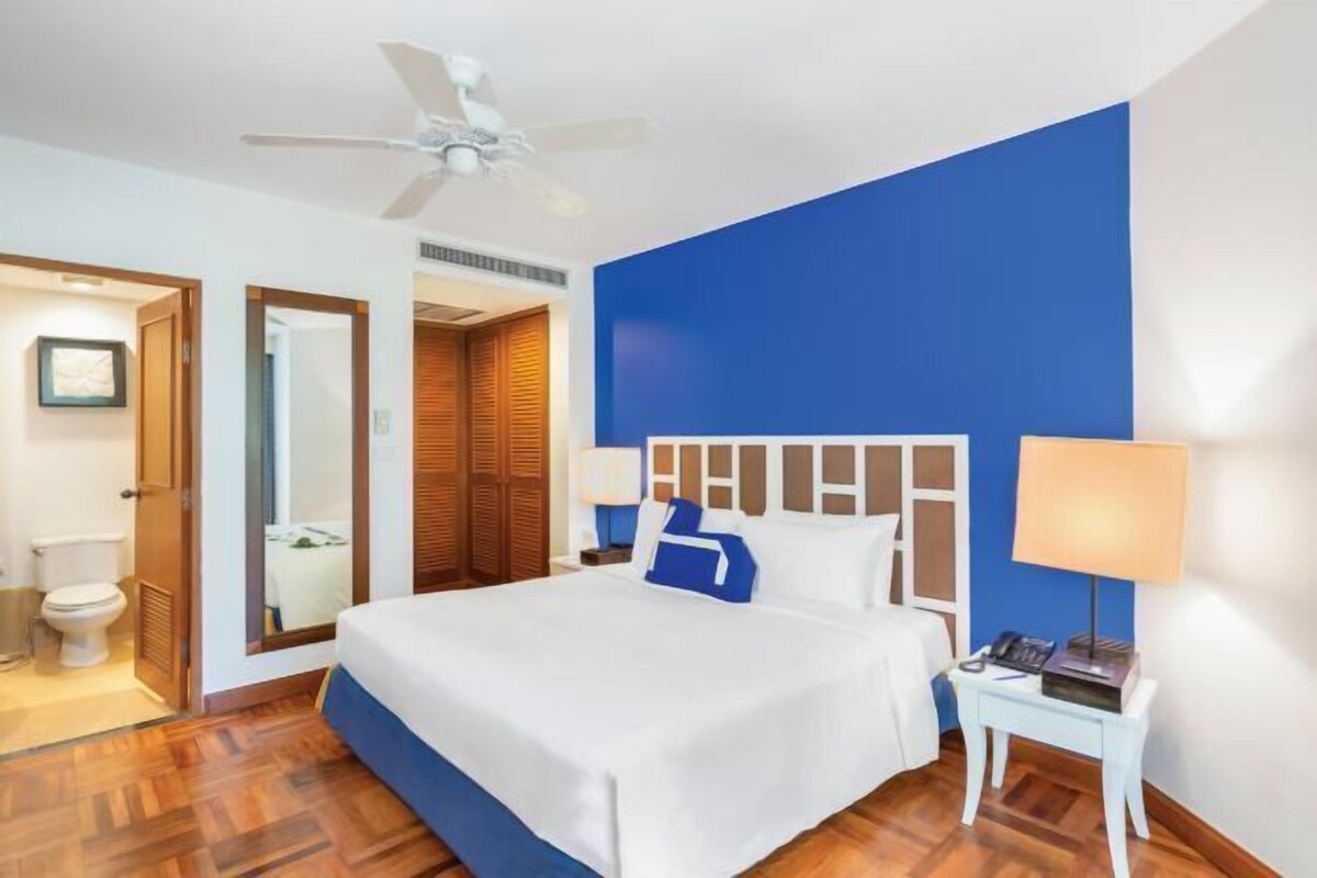 In-room safe, desk, laptop workspace, blackout drapes