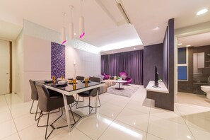Dining - Mulberry Verve Suites KL Mid Valley 4Pax 2 Bedroom (Kuala Lumpur)