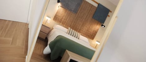 Ropa de cama de alta calidad, cubrecamas y minibar