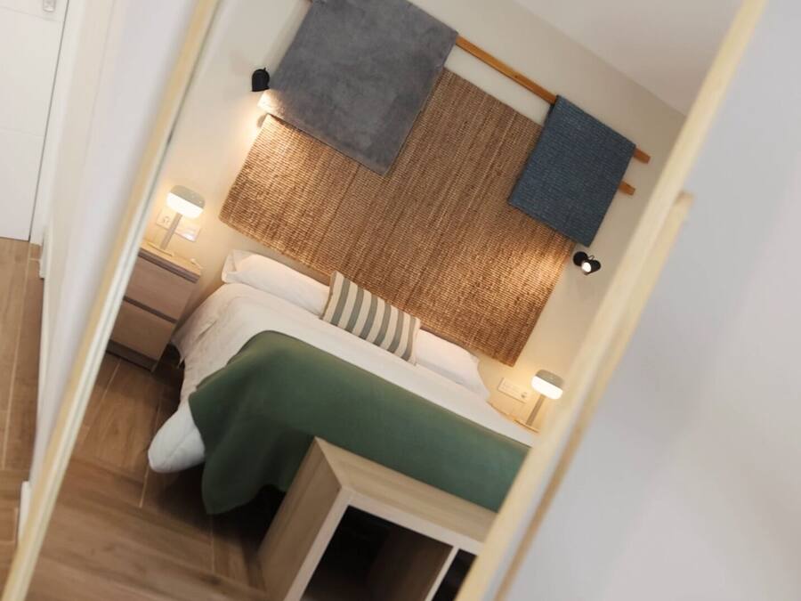 Deluxe tweepersoonskamer, 1 slaapkamer | Luxe beddengoed, donsdekens, een minibar, een kluis op de kamer