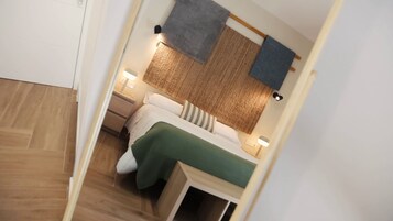 Ropa de cama de alta calidad, cubrecamas y minibar 