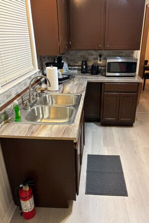 Micro-ondes, four, plaque de cuisson, lave-vaisselle