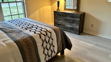 4 bedrooms, iron/ironing board, WiFi, bed sheets