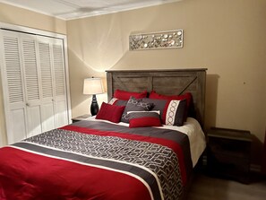 4 chambres, fer et planche à repasser, Wi-Fi, draps fournis