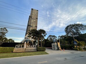 Located at Bangsaray Beachfront, Del Mare offers a modern entrance with gated access.