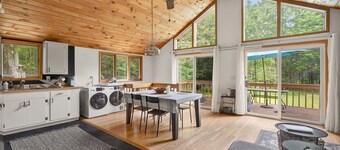 Cozy Catskills Cabin w/ Wood-Fired Hot Tub, Firepit & Starry Skies