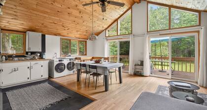 Cozy Catskills Cabin w/ Wood-Fired Hot Tub, Firepit & Starry Skies