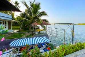 Front of property - Jai Lake House (Cherthala)