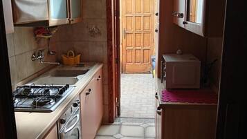 Frigorifero, forno, piano cottura