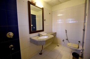 Executive Suite | Bathroom