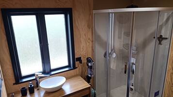 Dusche, Handtücher, Seife, Toilettenpapier