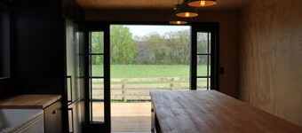 Renagour Cottage - Rural charm with outdoor hot tub!