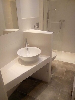 Hårtørrer, håndklæder, Sæbe, Toiletpapir