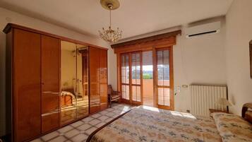 Apartment, 4 Schlafzimmer, Raucher, Balkon | 4 Schlafzimmer