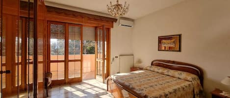Apartment, 4 Bedrooms, Smoking, Balcony | 4 bedrooms