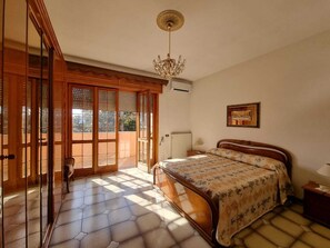 Apartment, 4 Bedrooms, Smoking, Balcony | 4 bedrooms