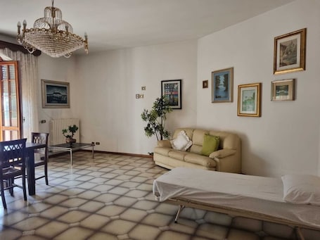 Apartamento, 4 habitaciones, fumadores, balcón | Sala de estar. Casa Vacanze Nonno Gino Home