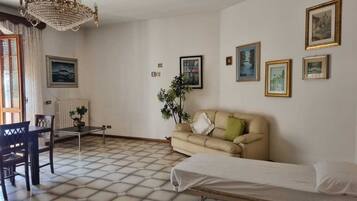 Apartamento, 4 quartos, para fumantes, sacada | Sala de estar