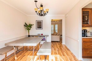 House, 2 Bedrooms | Living area - Modern Townhome 5 Min From The Battery (Smyrna)